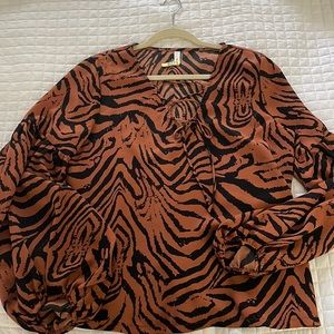 Tiger print long sleeve top